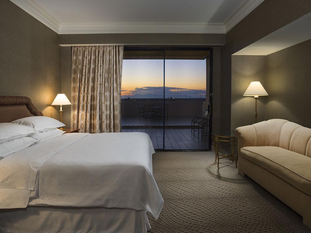 Sheraton Crescent Hotel Phoenix Bagian luar foto