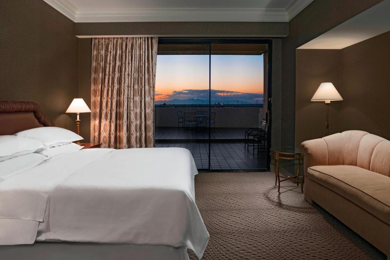 Sheraton Crescent Hotel Phoenix Bagian luar foto