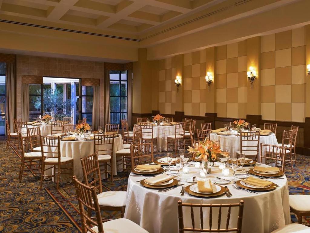 Sheraton Crescent Hotel Phoenix Bagian luar foto