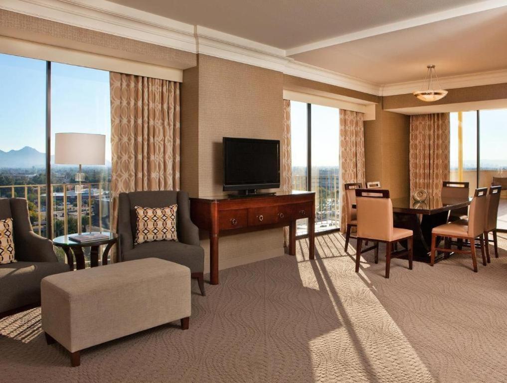 Sheraton Crescent Hotel Phoenix Bagian luar foto