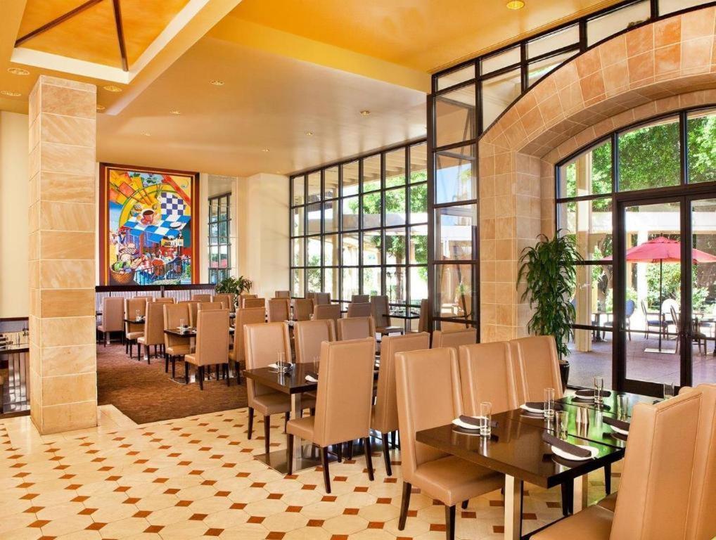 Sheraton Crescent Hotel Phoenix Bagian luar foto