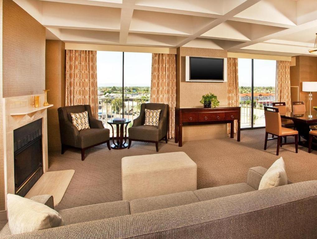 Sheraton Crescent Hotel Phoenix Bagian luar foto