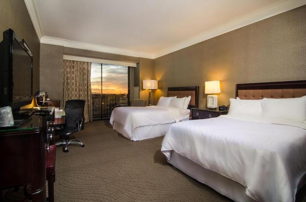 Sheraton Crescent Hotel Phoenix Bagian luar foto