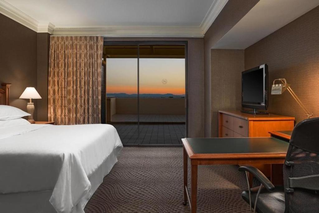 Sheraton Crescent Hotel Phoenix Bagian luar foto